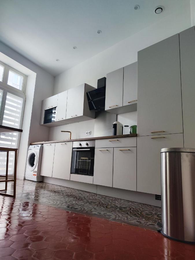 Bright And Modern 3-Bedroom Apartment, 90M2 With Air Condition, In Безье Экстерьер фото